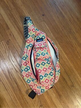 Kavu Coral Teal Yellow Geometric Sling Bag